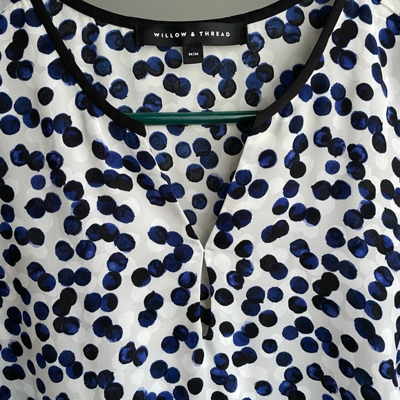 Polka dot key hole blouse - Picture 2 of 5